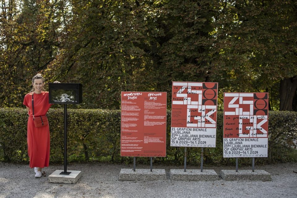 Postavljanje plakatov 35. grafičnega bienala